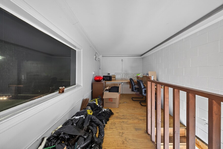 More Photos Of 11105 Weddington St, North Hollywood Service For Lease