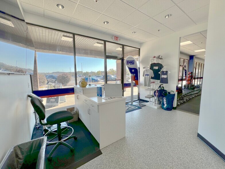 More Photos Of 4606-4640 Lebanon Pike, Hermitage Freestanding For Lease