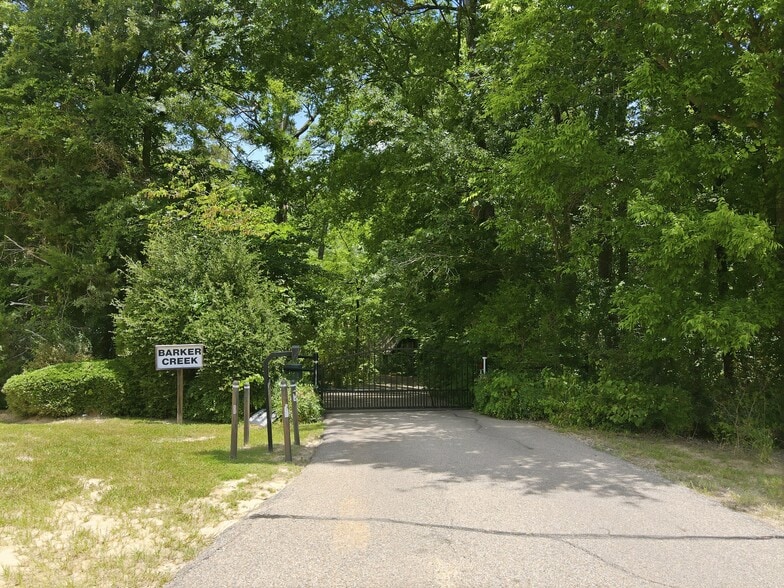 More Photos Of 104 Barker Creek Dr, Scroggins Specialty For Sale