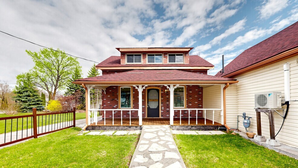 More Photos Of 956 Lake Dr E, Georgina Storefront Retail Residential For Sale