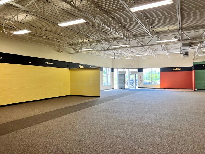 More Photos Of 2850 N Market St, Shreveport General Retail For Sale