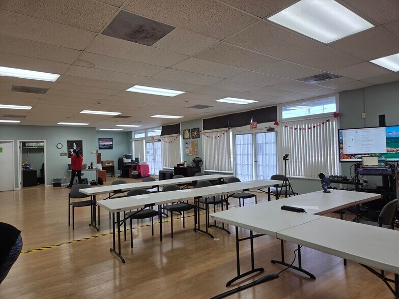 More Photos Of 3-3204 Kuhio Hwy, Lihue General Retail For Sale