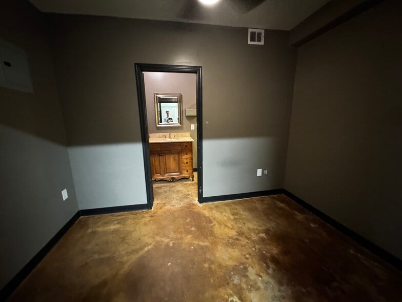 More Photos Of 11 E Jones Ave, Phoenix Warehouse For Sale