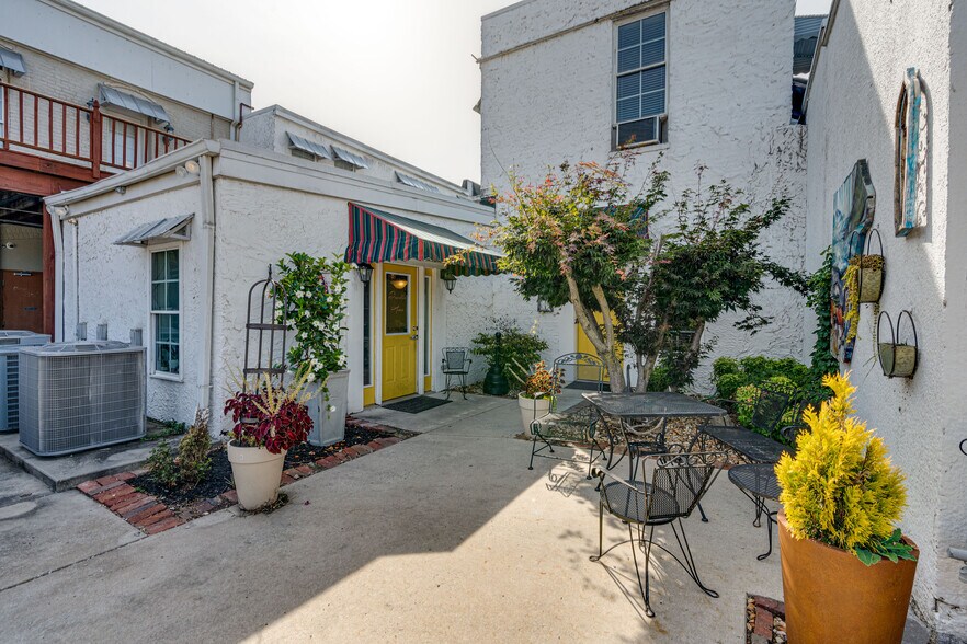 More Photos Of 108 Cumberland St E, Cowan Specialty For Sale