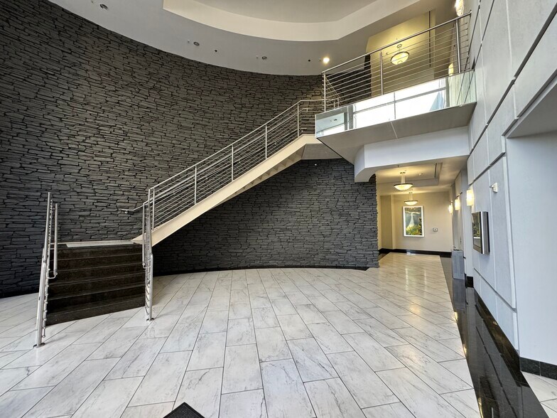 More Photos Of 871 Coronado Center Dr, Henderson Office For Lease
