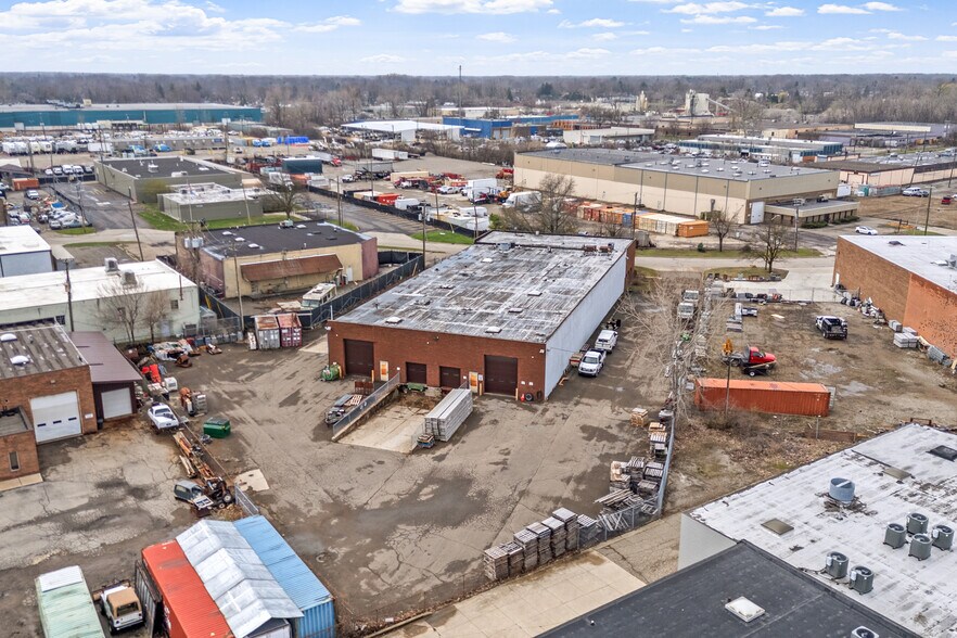 More Photos Of 24400 Capitol St, Redford Township Manufacturing For Sale