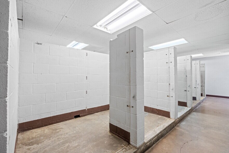 More Photos Of 5620 Rowlett Rd, Rowlett General Retail For Sale