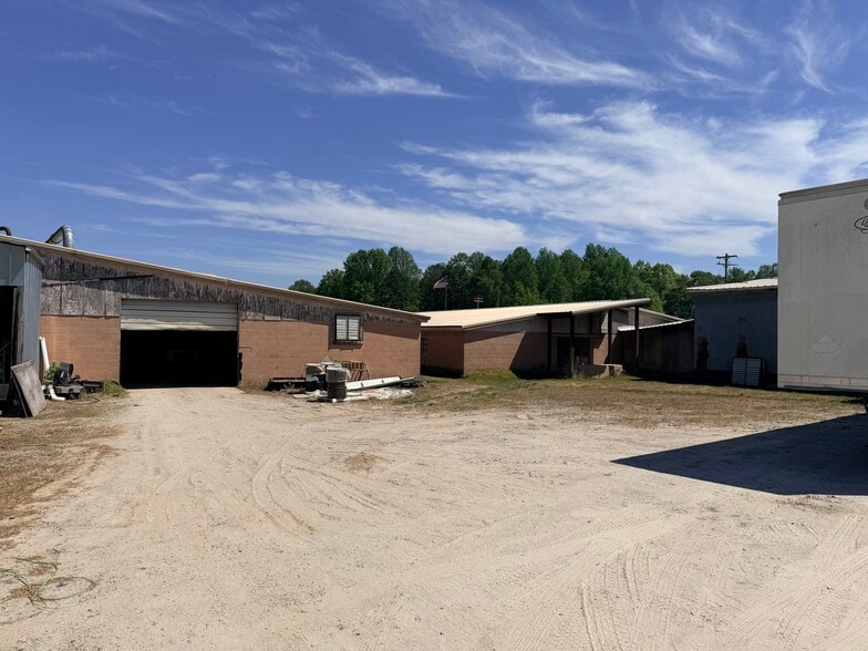 More Photos Of 2570 Needmore Rd, Woodleaf Warehouse For Sale