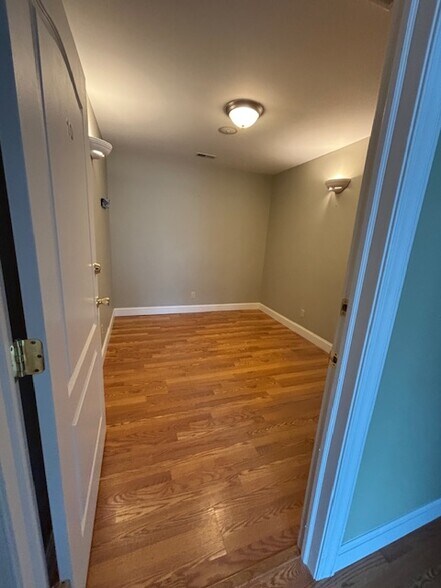 More Photos Of 6600 Grand Central Ave, Vienna Freestanding For Lease