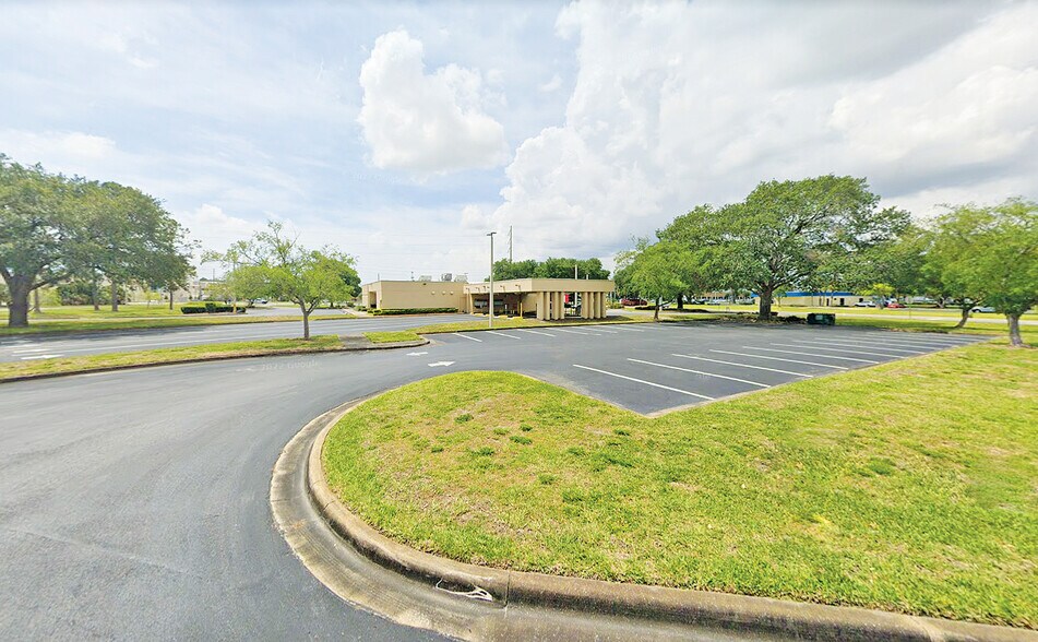 Primary Photo Of 2293 Sand Lake - Truck Parking, Orlando Land For Sale