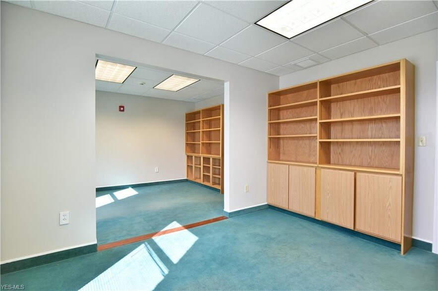 More Photos Of 8790 E Market St, Warren Medical For Sale