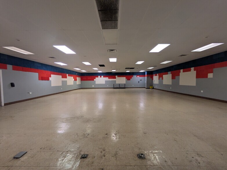 More Photos Of 202 13th Ave E, Bradenton Schools For Lease