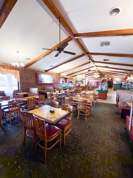 More Photos Of 840 E US Highway 60, Monett General Retail For Sale