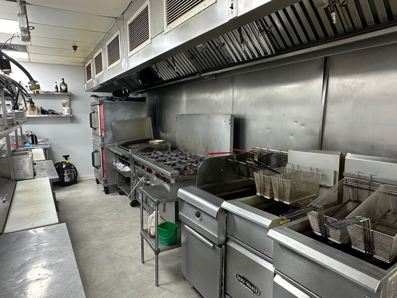 More Photos Of 14442 Solomons Island Rd, Solomons Restaurant For Lease