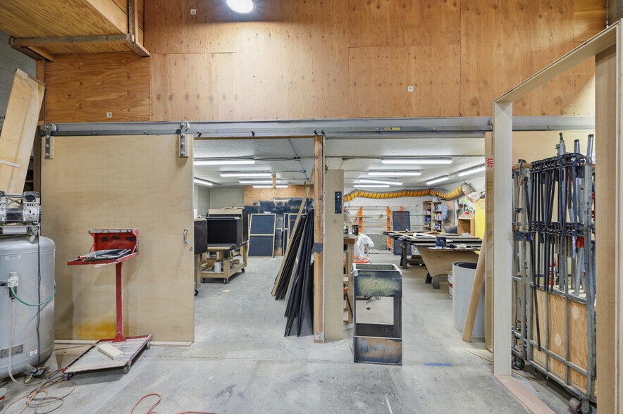 More Photos Of 8926 Norris Ave, Sun Valley Warehouse For Lease