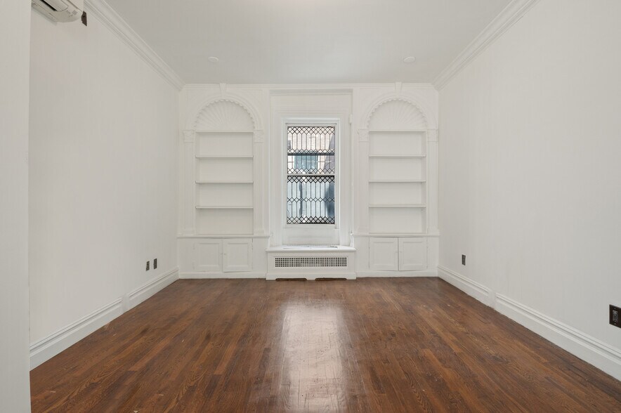 More Photos Of 19 E 75th St, New York Storefront Retail Office For Sale