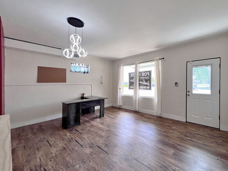 More Photos Of 680-690 S Lake Shore Way, Lk, Lake Alfred General Retail For Lease