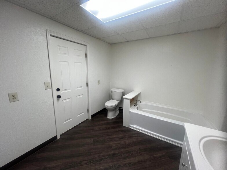 More Photos Of 380 S Main St, De Graff Light Manufacturing For Sale