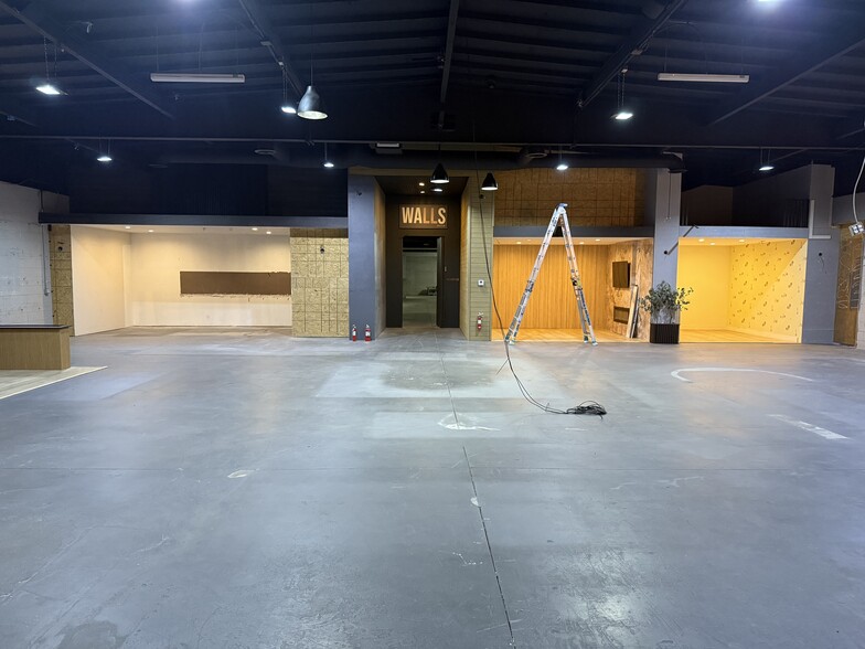 More Photos Of 19316-19320 Londelius St, Northridge Warehouse For Lease