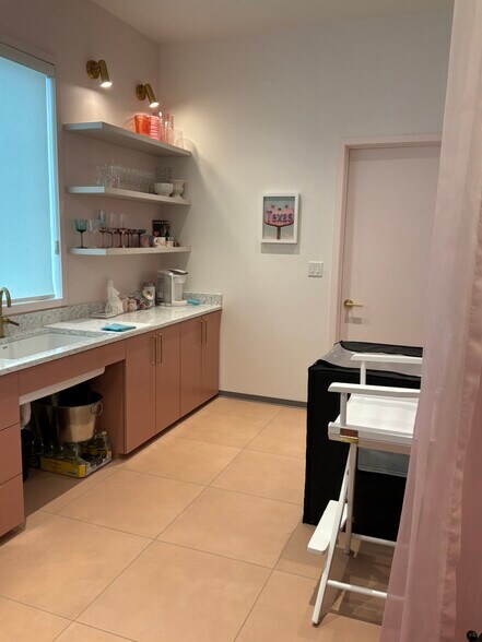 More Photos Of 19515 Champion Forest Dr, Spring Medical For Lease