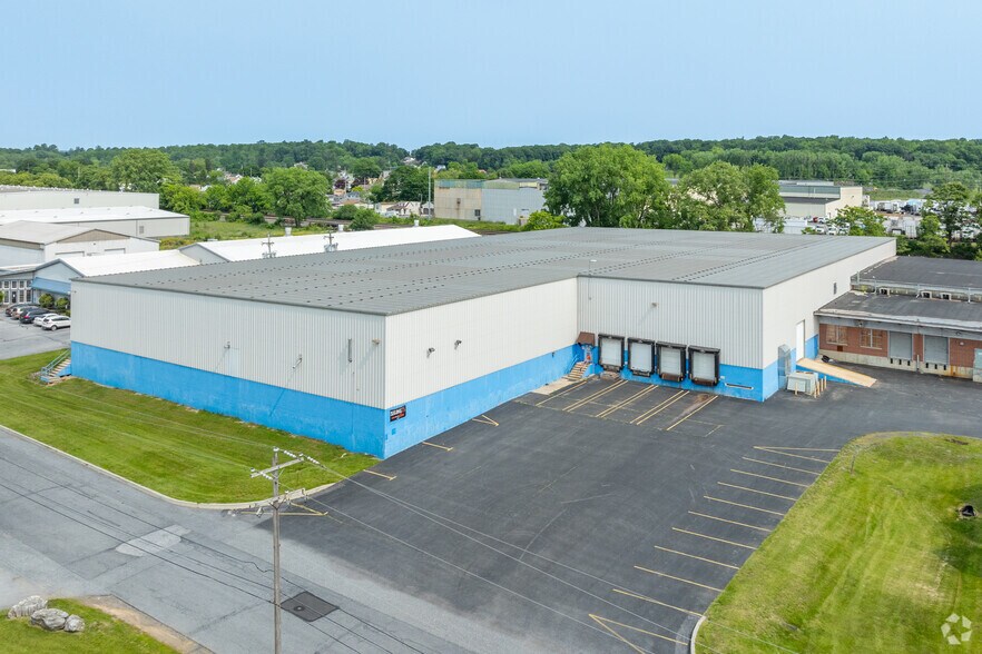 More Photos Of 225 N 16th St, Lebanon Distribution For Lease