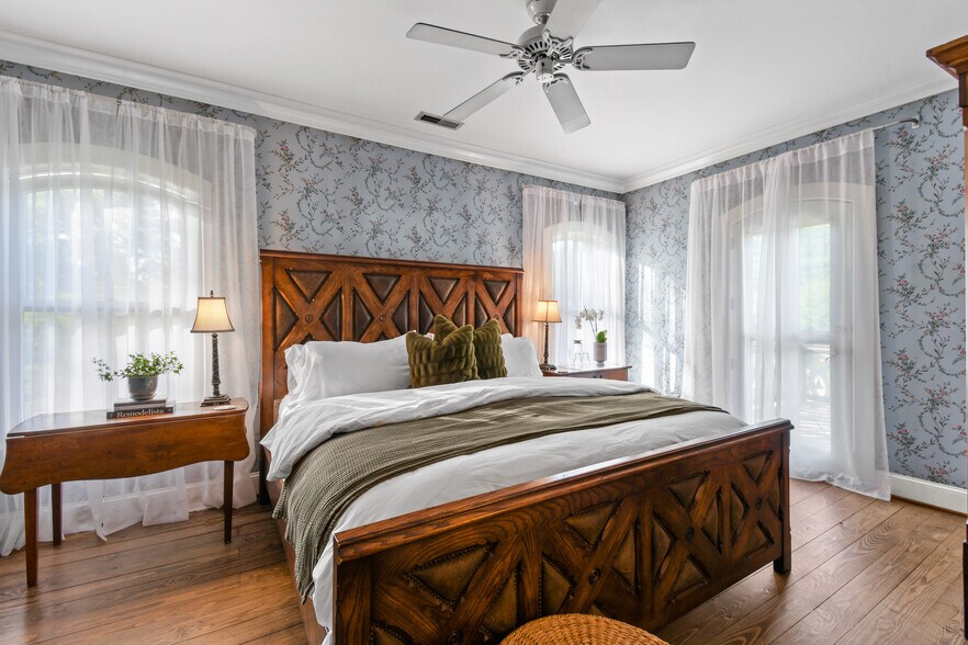 More Photos Of 204 Lawson St, Hot Springs Hotel For Sale