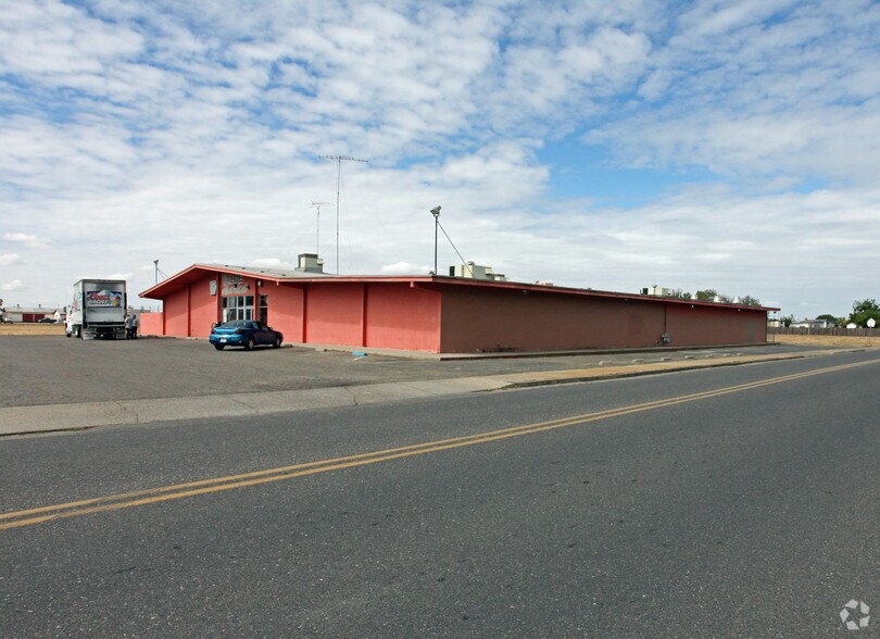 Primary Photo Of 1724 Main St, Livingston Freestanding For Sale