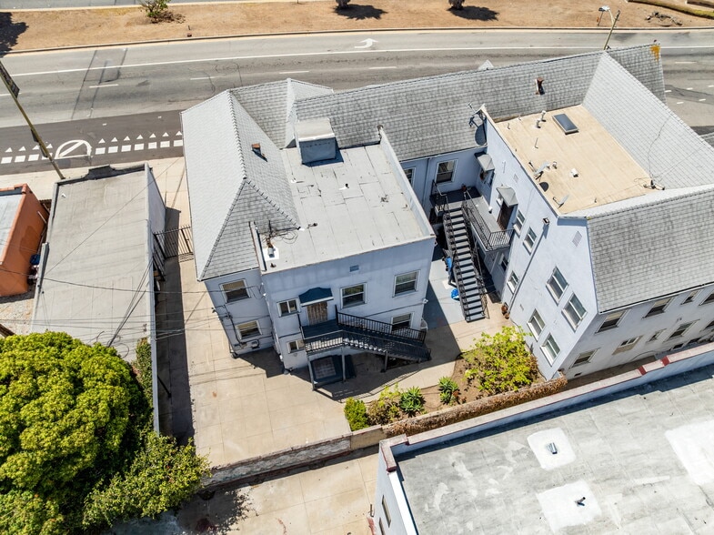 More Photos Of 493 San Vicente Blvd, Los Angeles Apartments For Sale