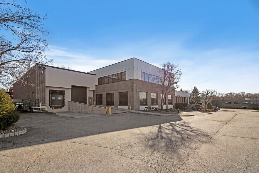 More Photos Of 11 York Ave, West Caldwell Manufacturing For Lease