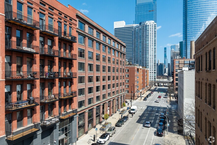 More Photos Of 600 W Fulton St, Chicago Office Residential For Sale