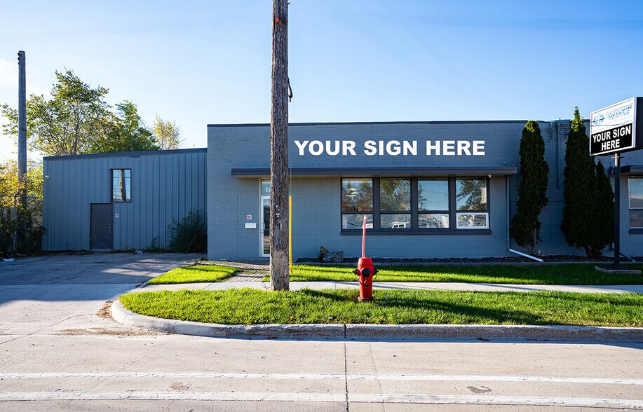 More Photos Of 1808 St Matthews Av, Winnipeg Office For Lease