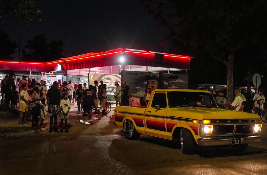 More Photos Of 4400 Canal st, Houston Carwash For Sale