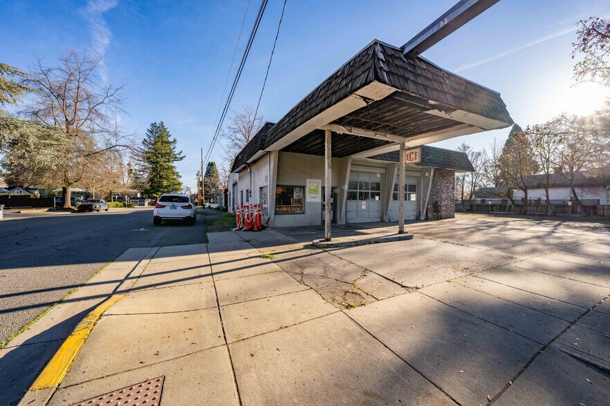 More Photos Of 205 E California St, Jacksonville General Retail For Sale