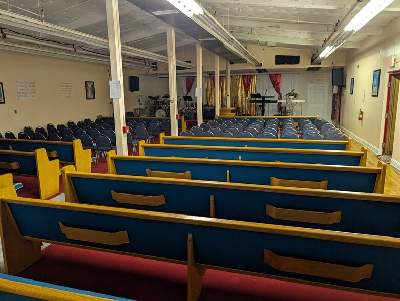 More Photos Of 230 Hawkins St, Burlington Warehouse For Sale