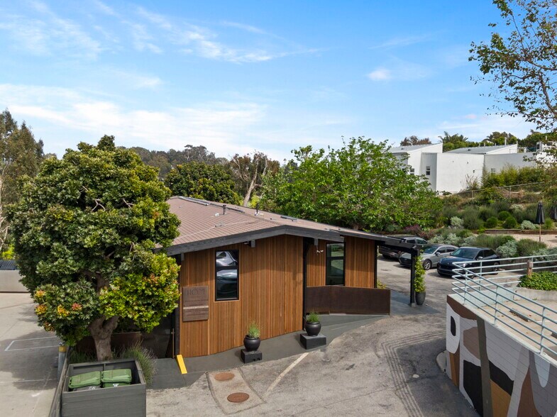 More Photos Of 29170 Heathercliff Rd, Malibu Office For Lease