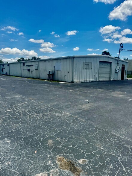 More Photos Of 1875 Seward Ave, Naples Manufacturing For Sale