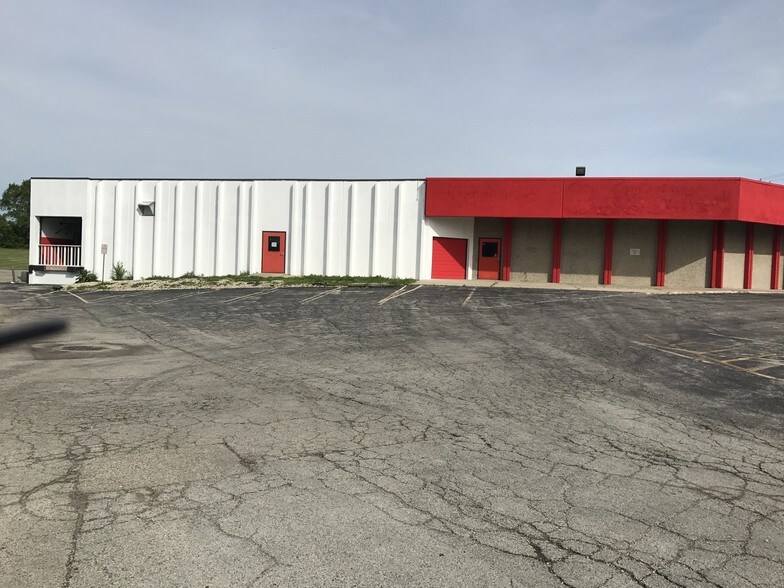 More Photos Of 2200 N Rand Rd, Palatine Freestanding For Sale