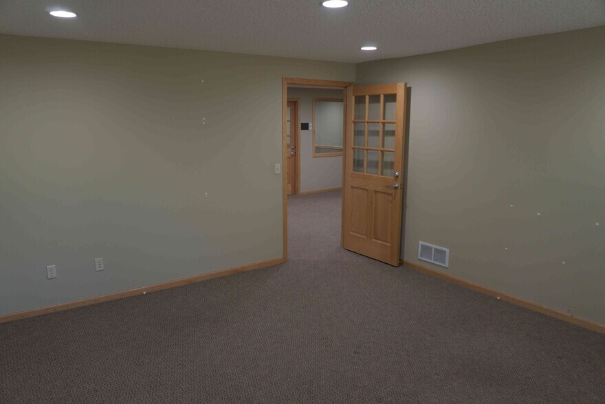More Photos Of 8925-8929 Aztec Dr, Eden Prairie Office For Lease