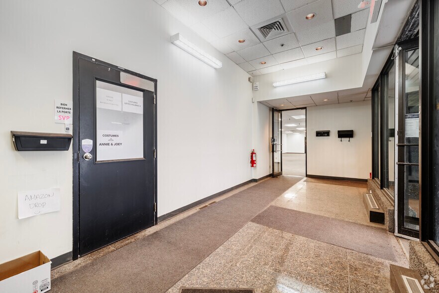 More Photos Of 2325 Rue Dandurand, Montréal Warehouse For Lease