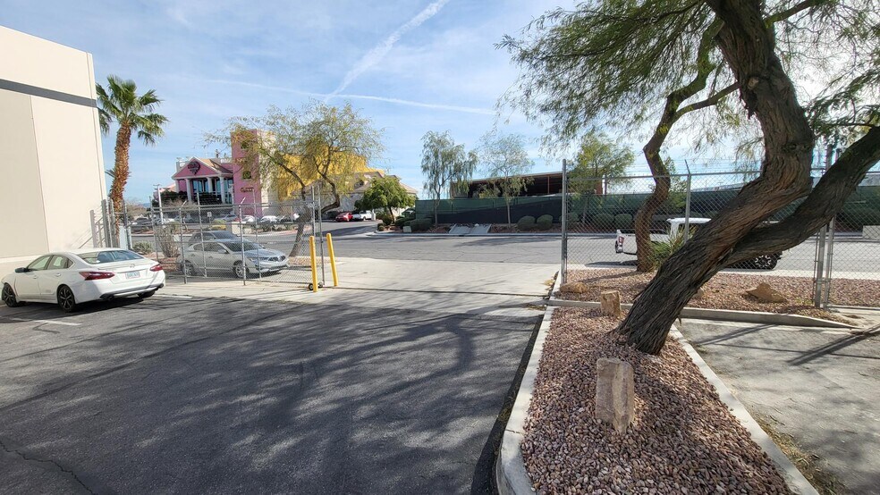More Photos Of 3326 Ponderosa Way, Las Vegas Warehouse For Lease