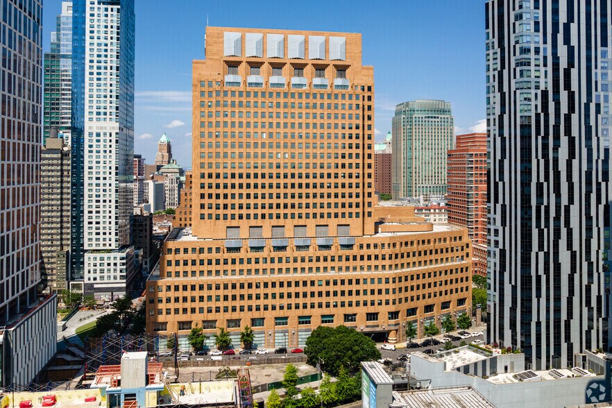 More Photos Of 4 Metrotech Ctr, Brooklyn Office For Lease