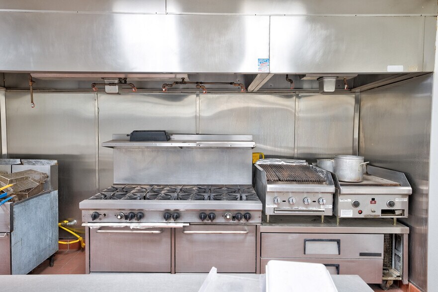 More Photos Of 369 N Palm Canyon Dr, Palm Springs Restaurant For Lease