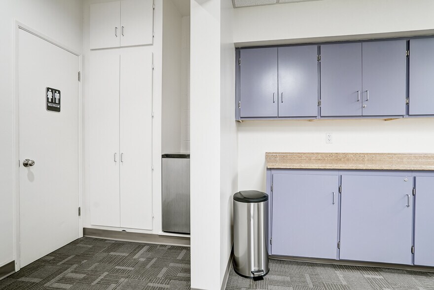 More Photos Of 4010 Merrill Ave, Riverside Freestanding For Lease