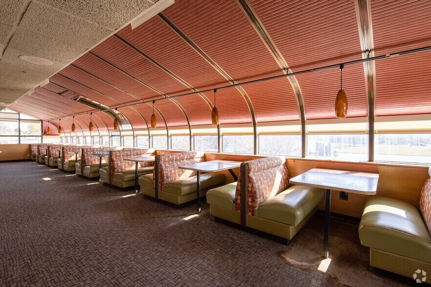 More Photos Of 1195 S Milwaukee Ave, Libertyville Restaurant For Lease