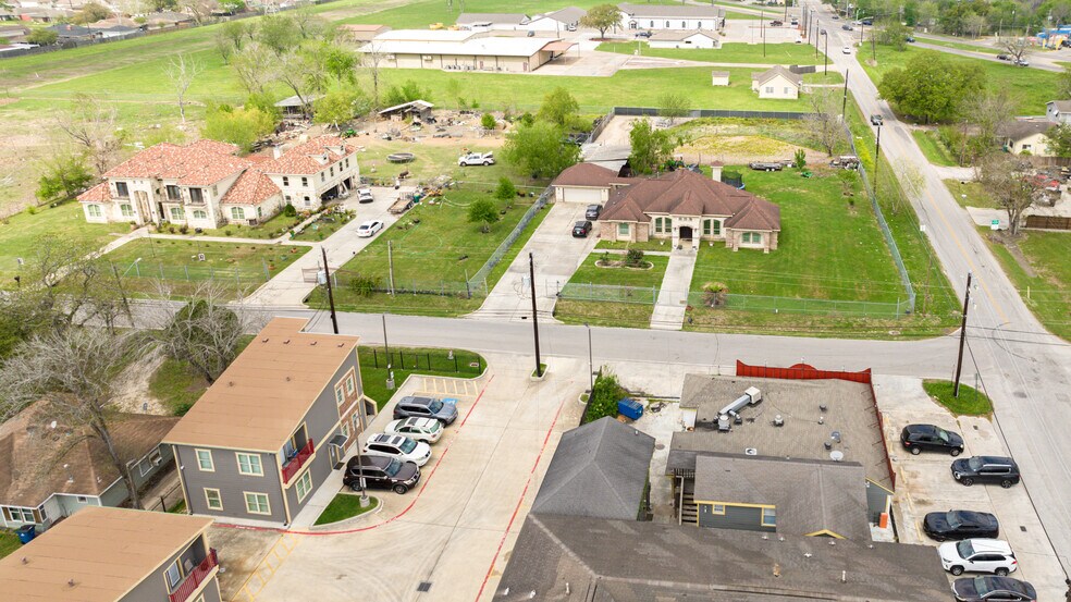 More Photos Of 412 S 8th St, South Houston Flex For Sale