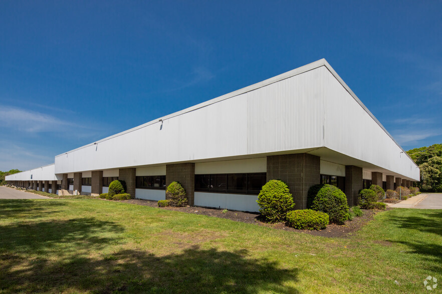 Primary Photo Of 80 13th Ave, Ronkonkoma Warehouse For Lease