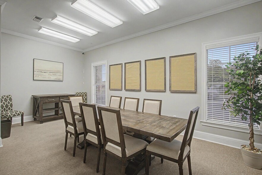 More Photos Of 3506 Washington Ave, Gulfport Office For Lease