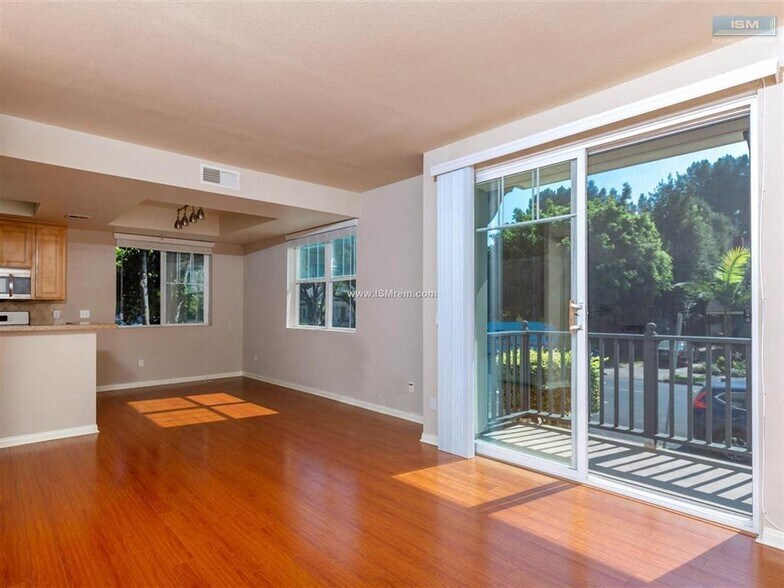 More Photos Of 1239 W 30th St, Los Angeles Apartments For Sale