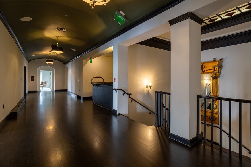 More Photos Of 6525 W Sunset Blvd, Los Angeles Loft Creative Space For Lease