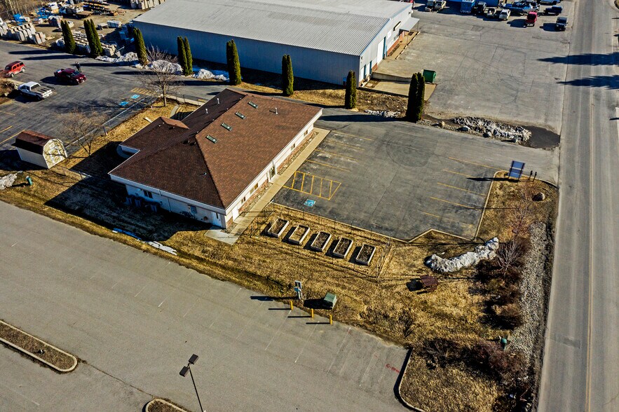 More Photos Of 137 McGhee Rd, Kootenai Storefront Retail Office For Sale